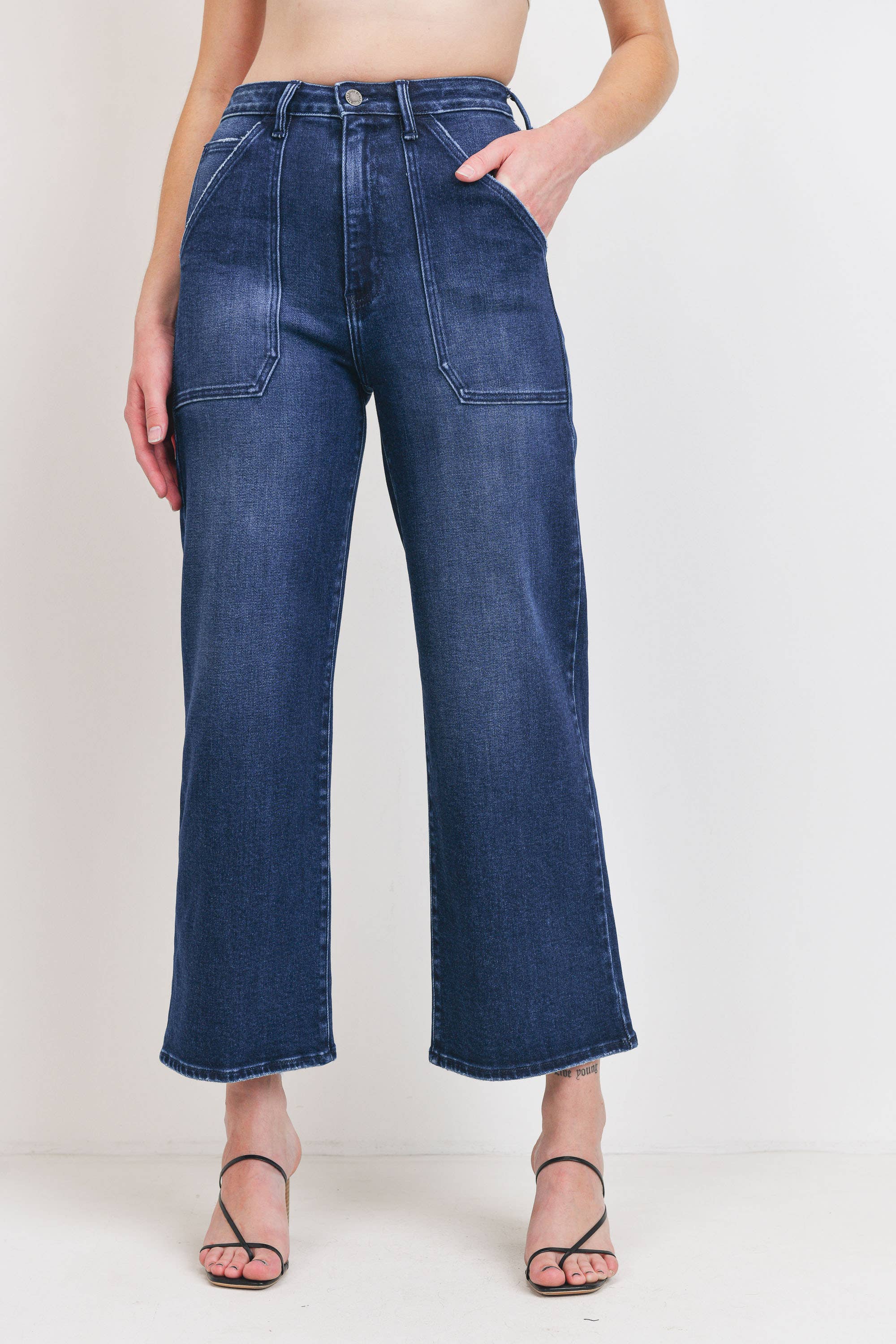 Cargo Pocket Wide Leg Jeans