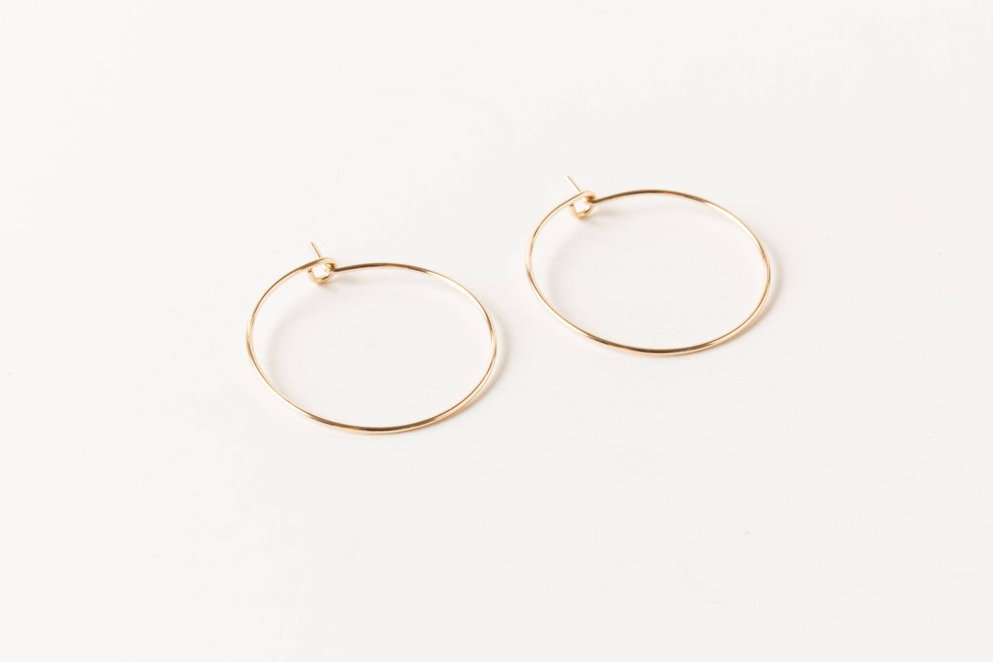 Minimal Hoops (1 inch) Earrings