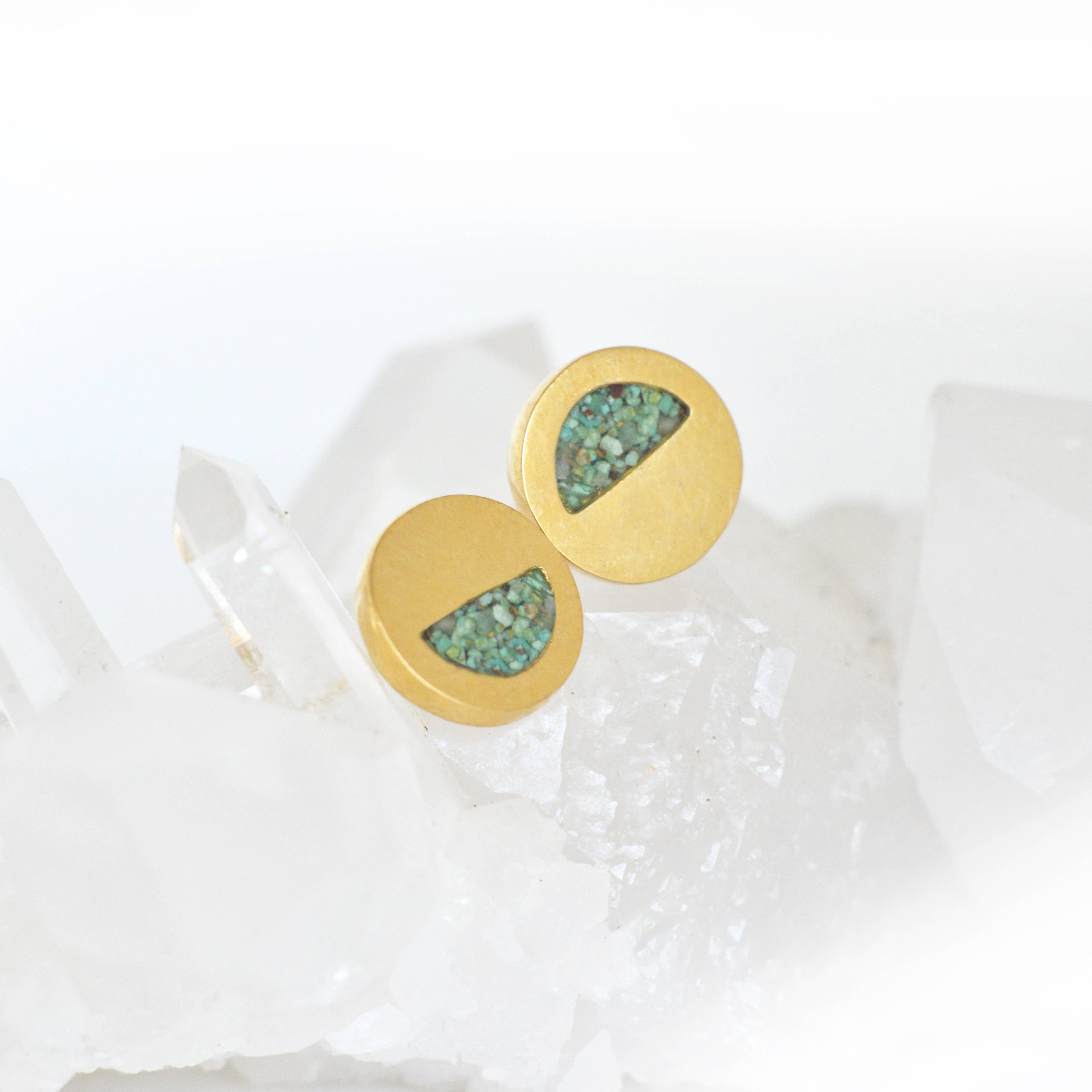 Half Moon Crushed Stone Inlay Vintage Design Gold Post