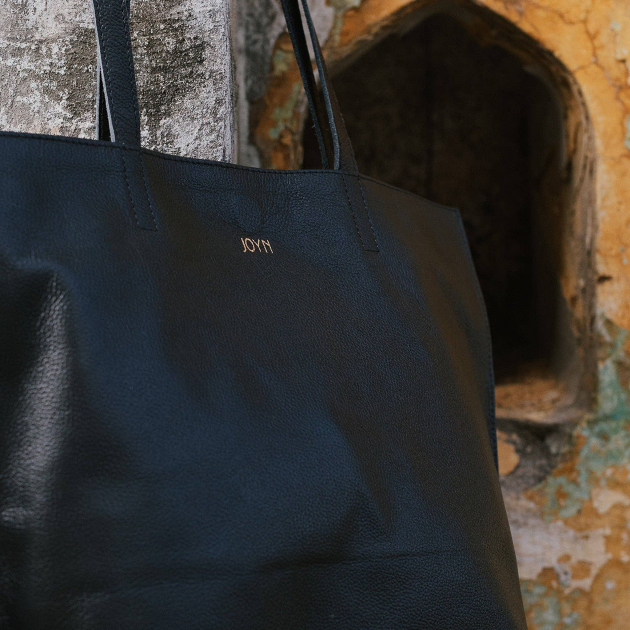 Everyday Tote - in Black