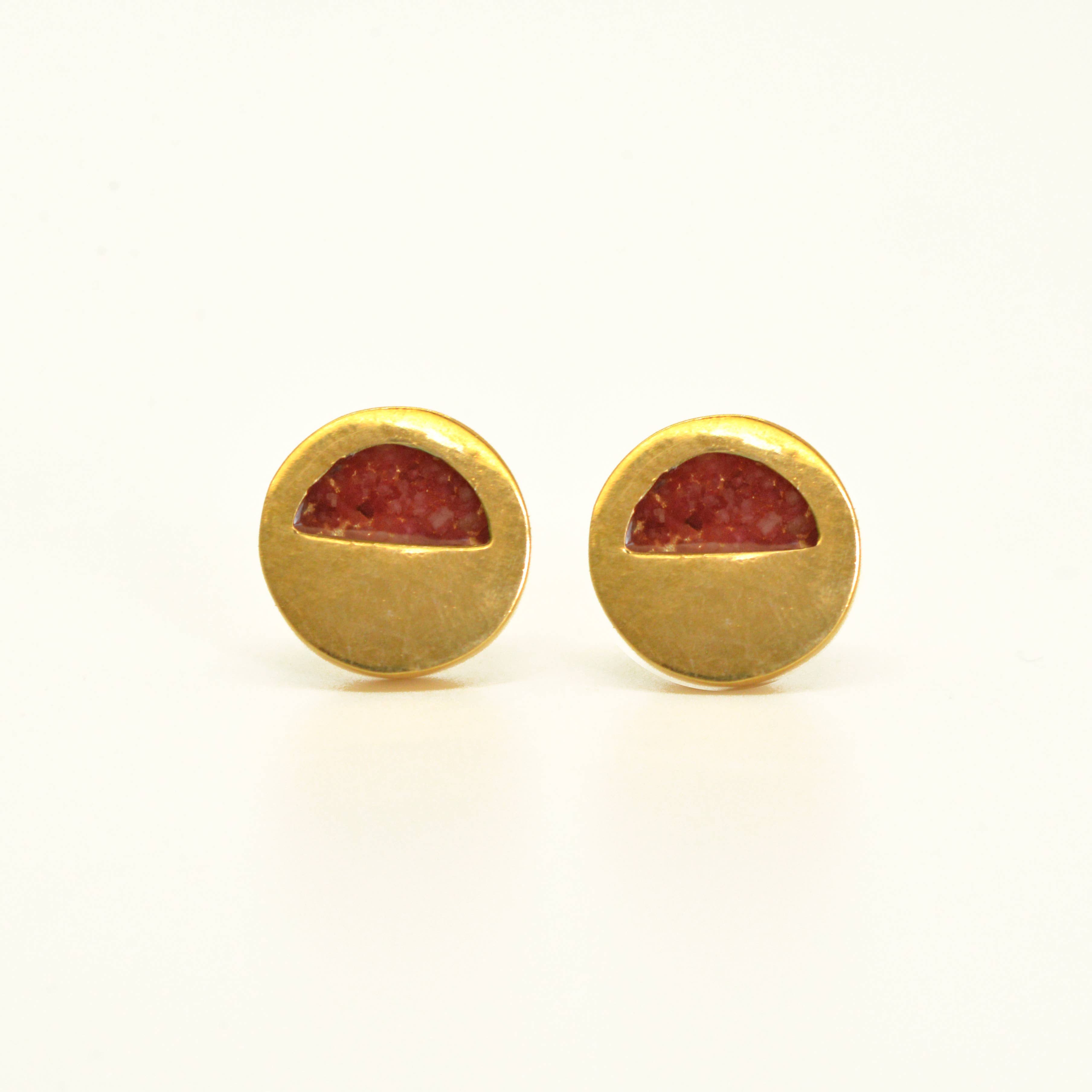 Half Moon Crushed Stone Inlay Vintage Design Gold Post