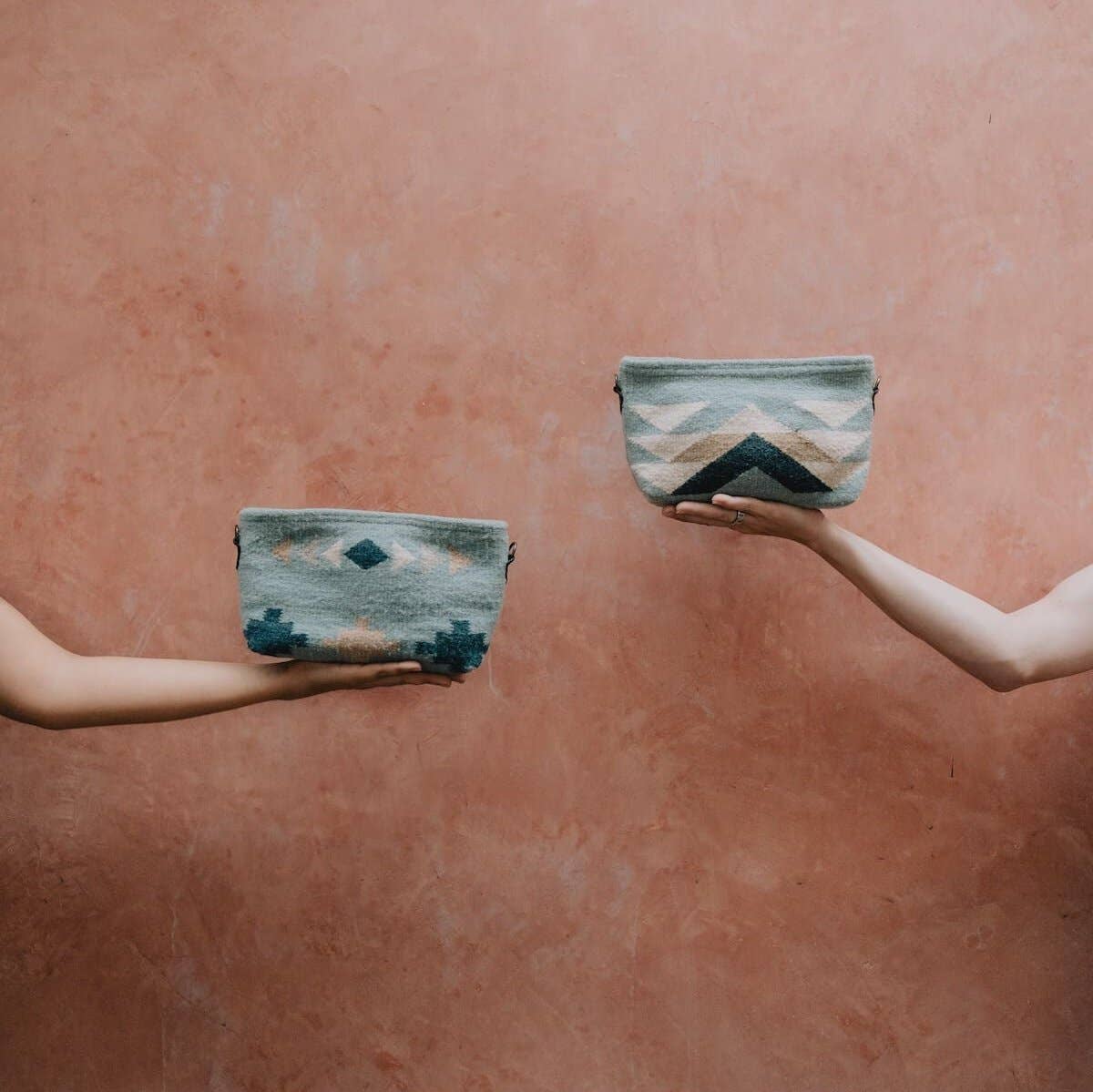 Reflejos Convertible Clutch