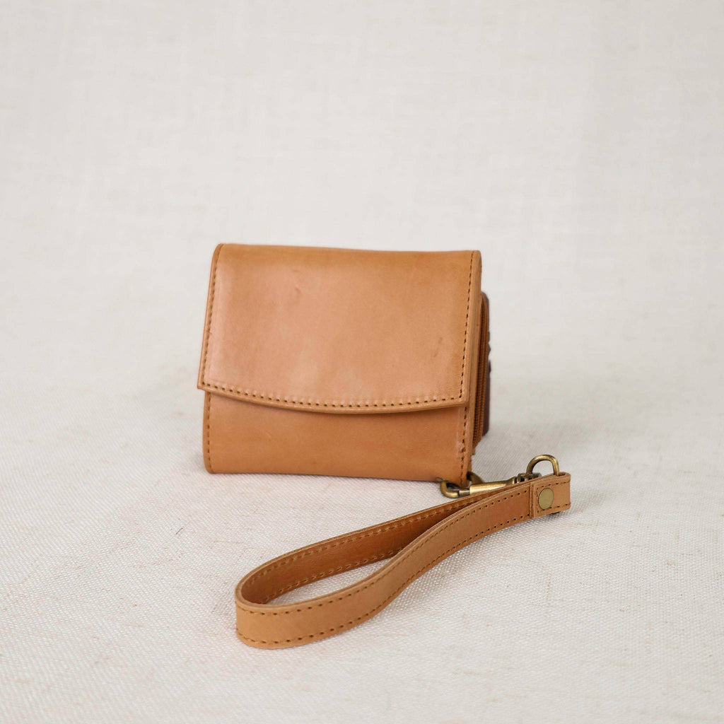 Suri Wallet – Premium leather wallet with wristlet