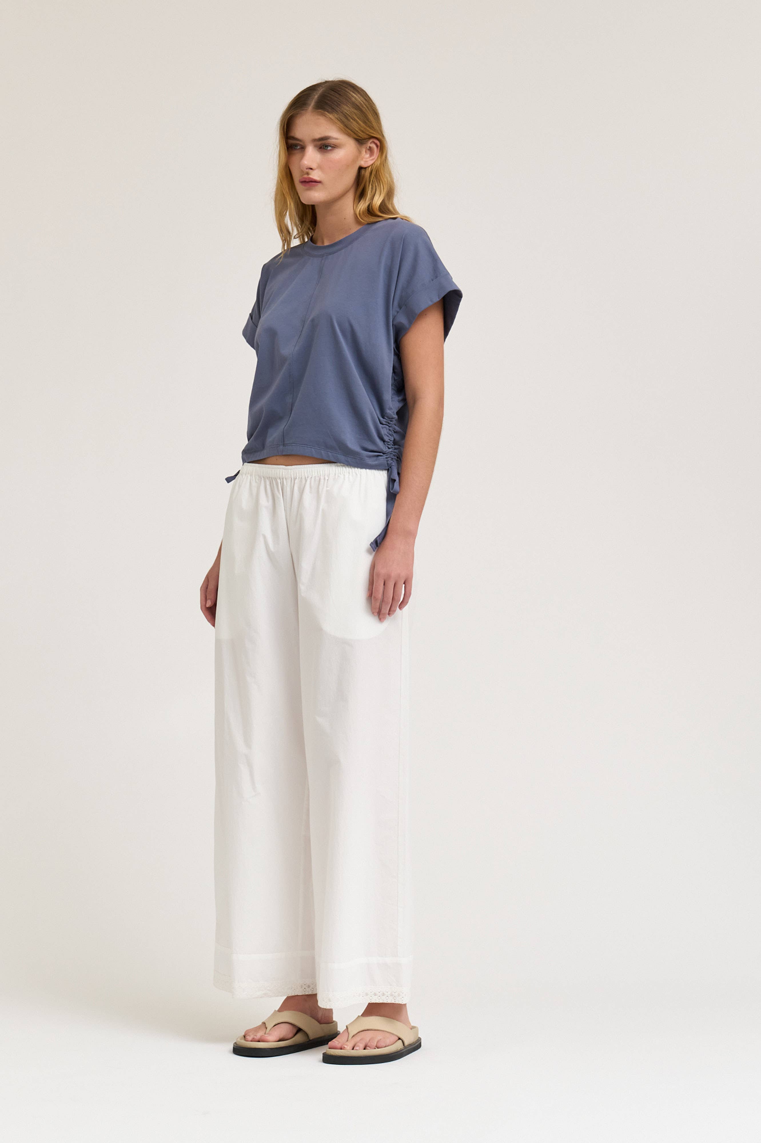 SIDE SCRUNCH TEE: FADED BLUE