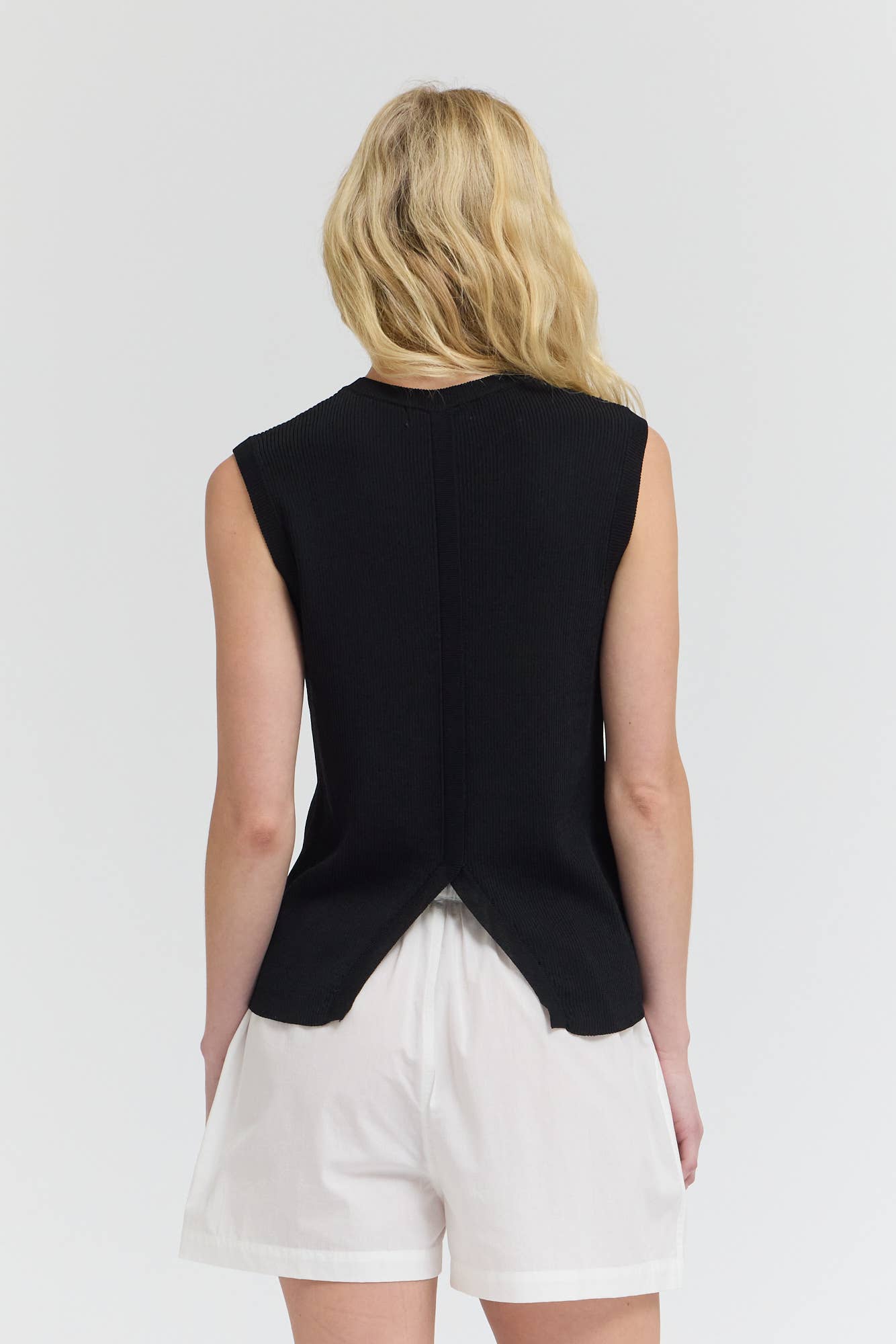 BACK SLIT SLEEVELESS TANK TOP