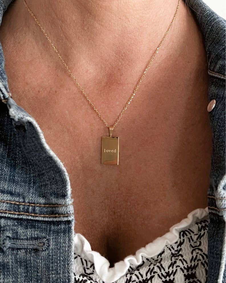 Amour Best Selling Engraved Pendant Necklace