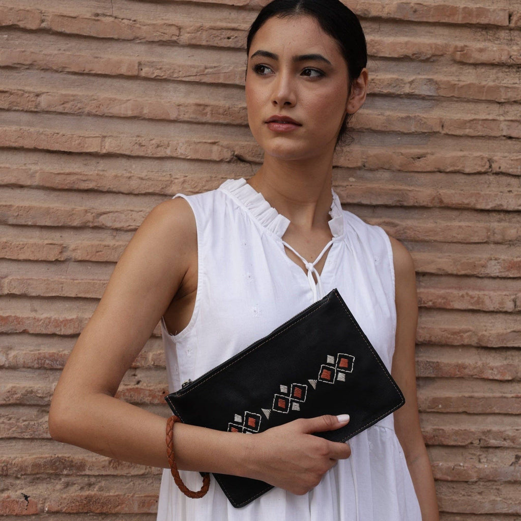 Tanwir Embroidered Clutch
