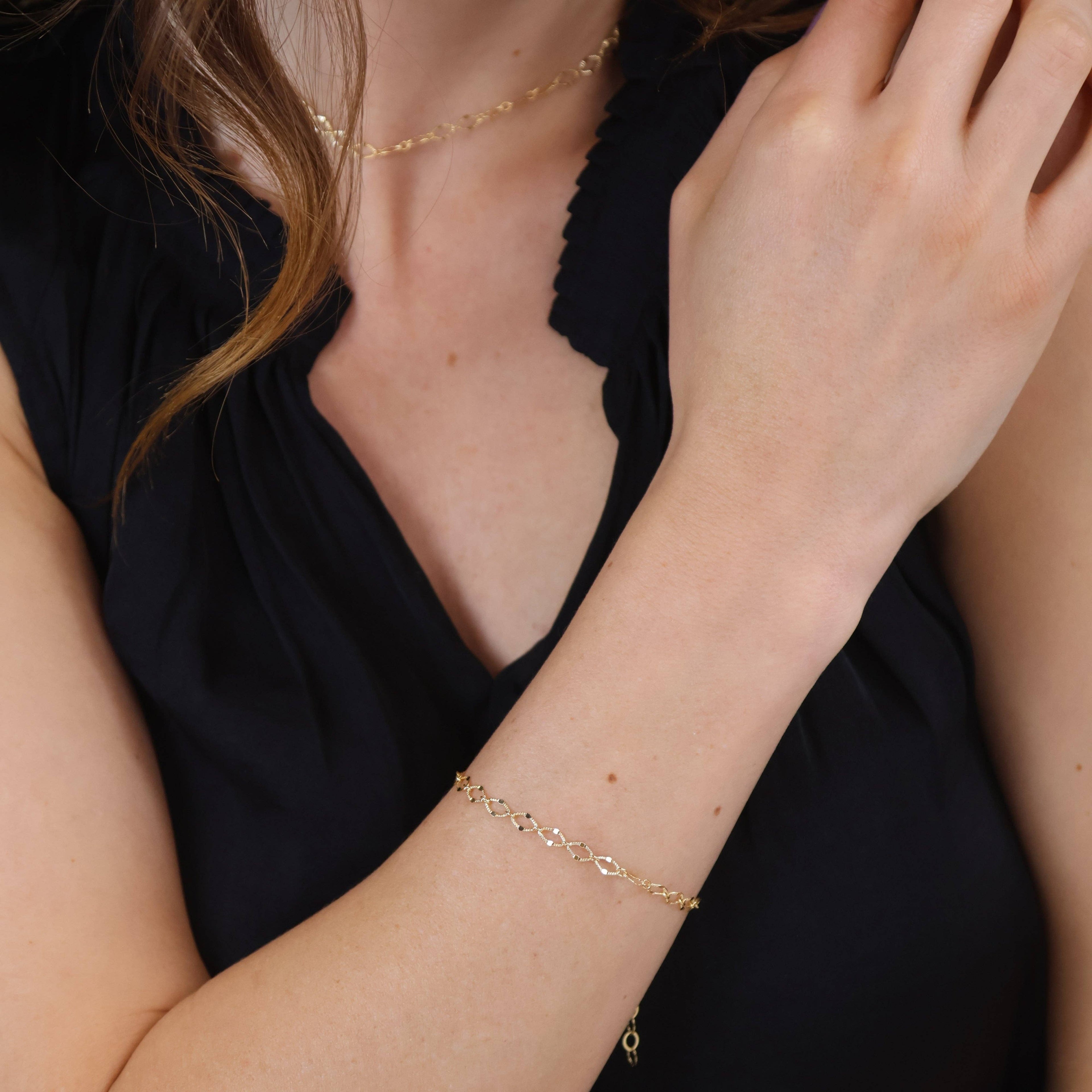 Diamond Cut Detailed Chain Bracelet