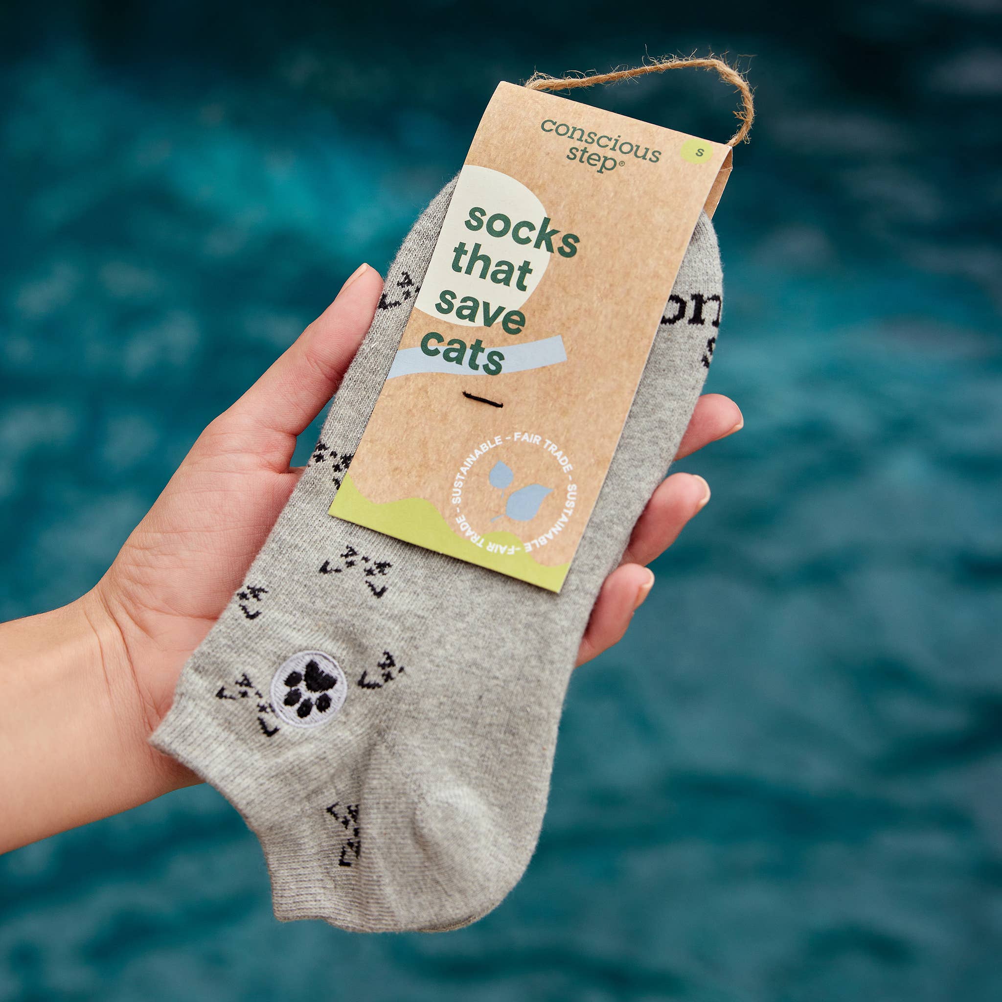 Ankle Socks that Save Cats (Gray Cats)