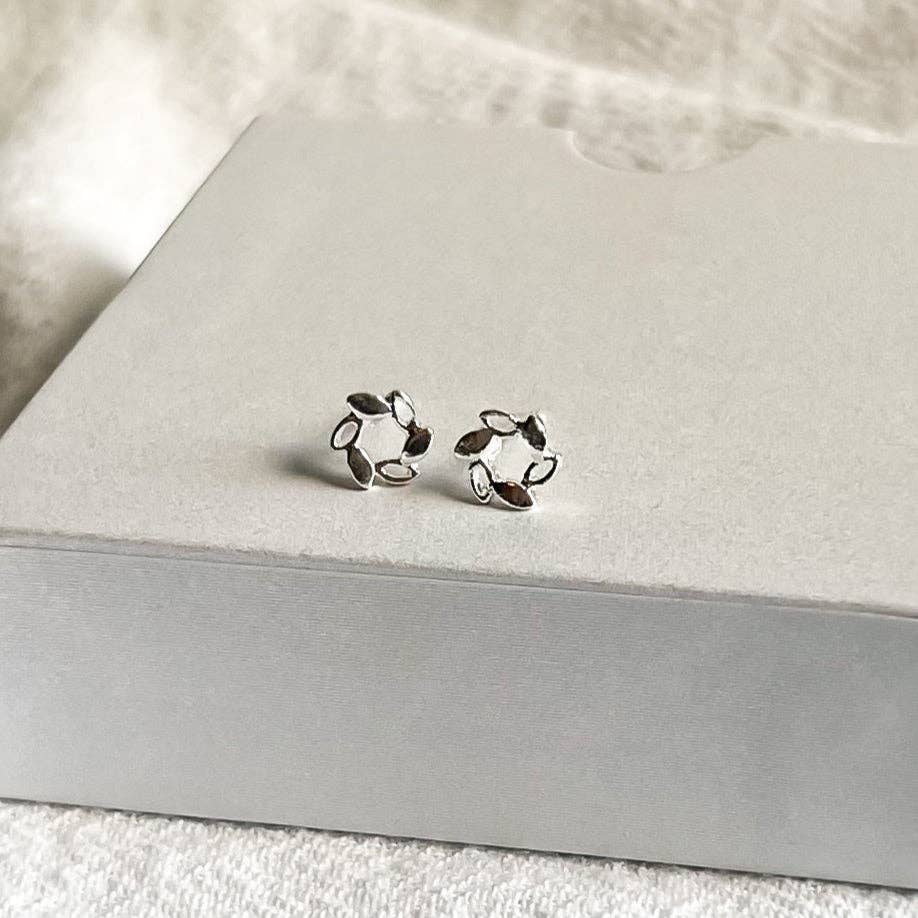 Mini Wreath Studs
