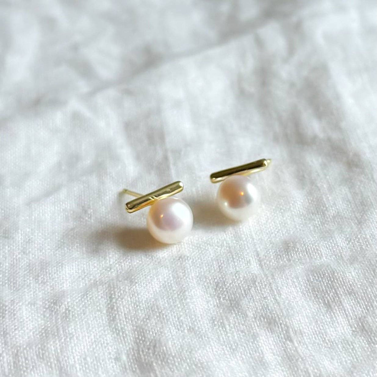 Pearl Bar Studs