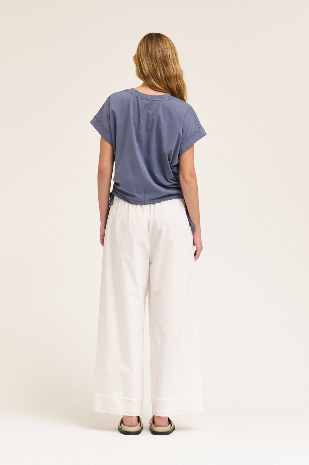SIDE SCRUNCH TEE: FADED BLUE