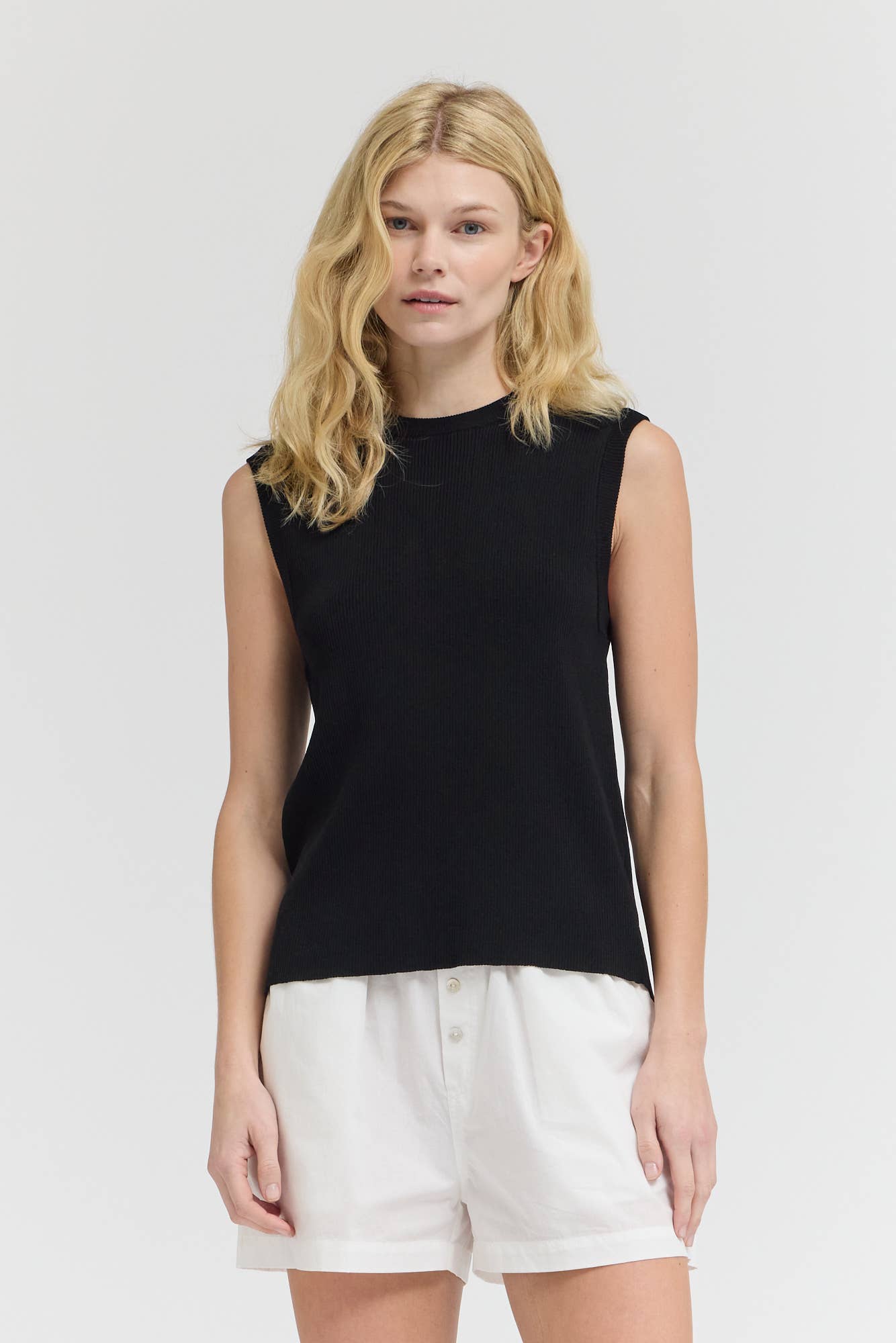 BACK SLIT SLEEVELESS TANK TOP